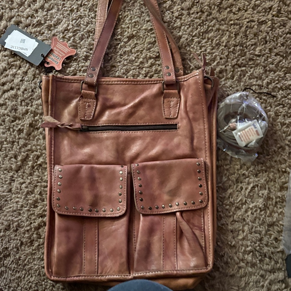 NEVER MIND MADE BY AMERICAN DARLING
NMBG111E. long adj strap 15x11.5 x 4”.